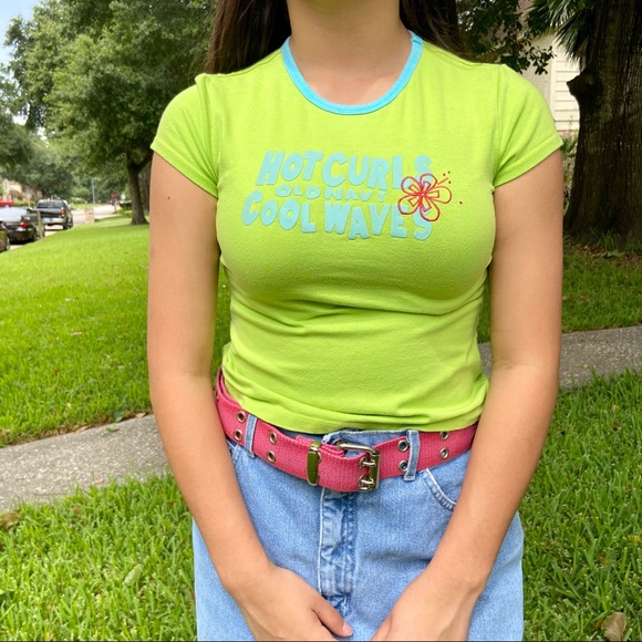 Early 2000s Old Navy Tee 🍏 - Picture 2 of 16